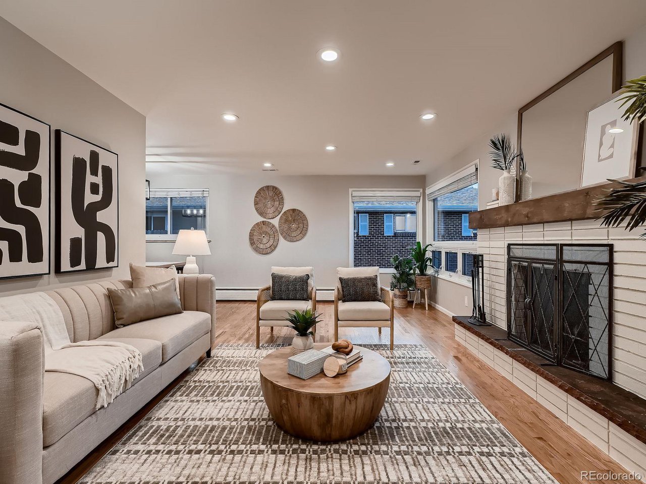 2336 S Fairfax Dr