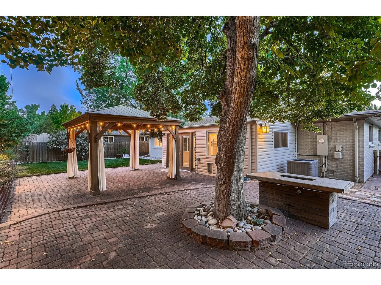 2336 S Fairfax Dr