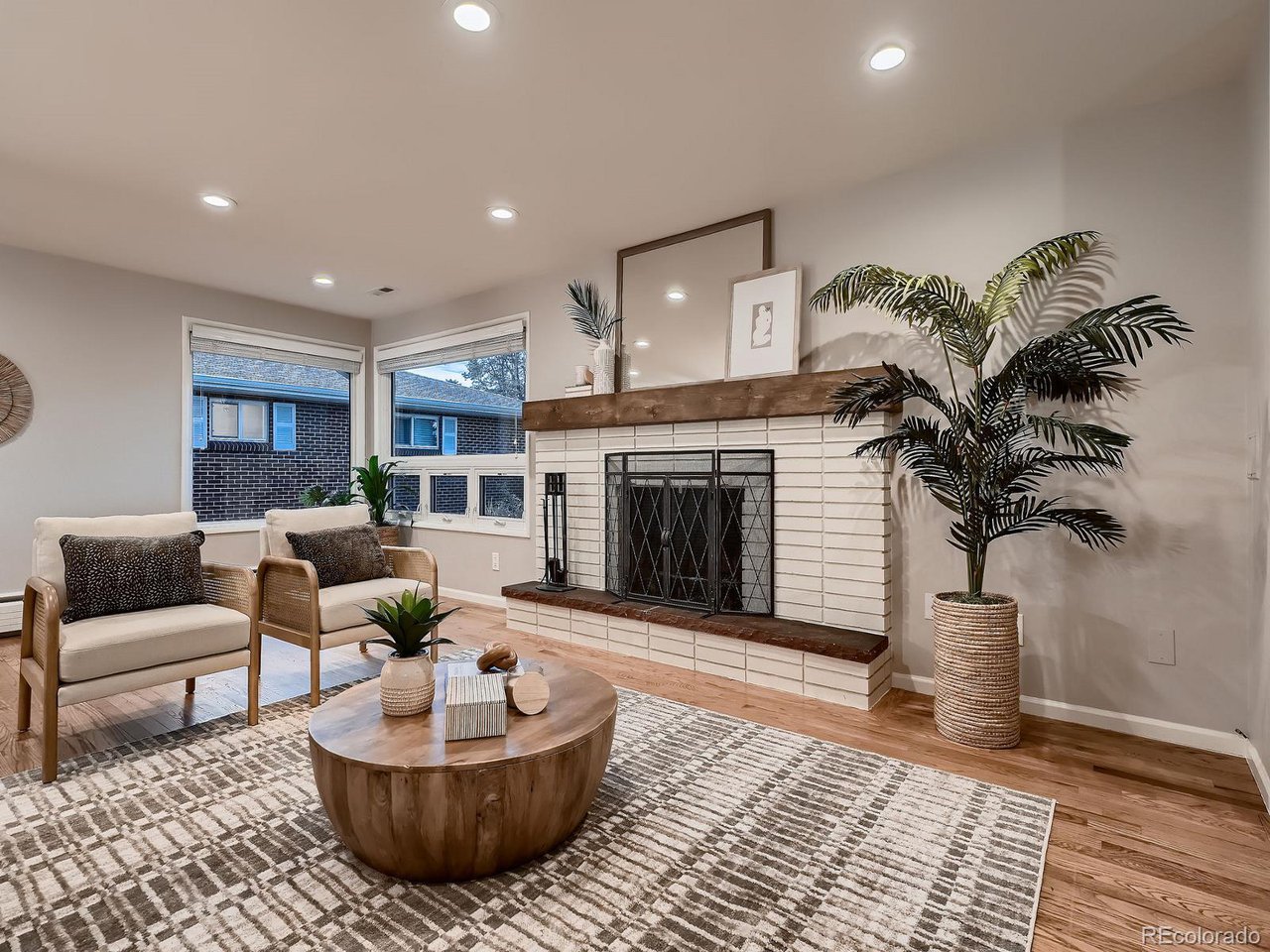 2336 S Fairfax Dr