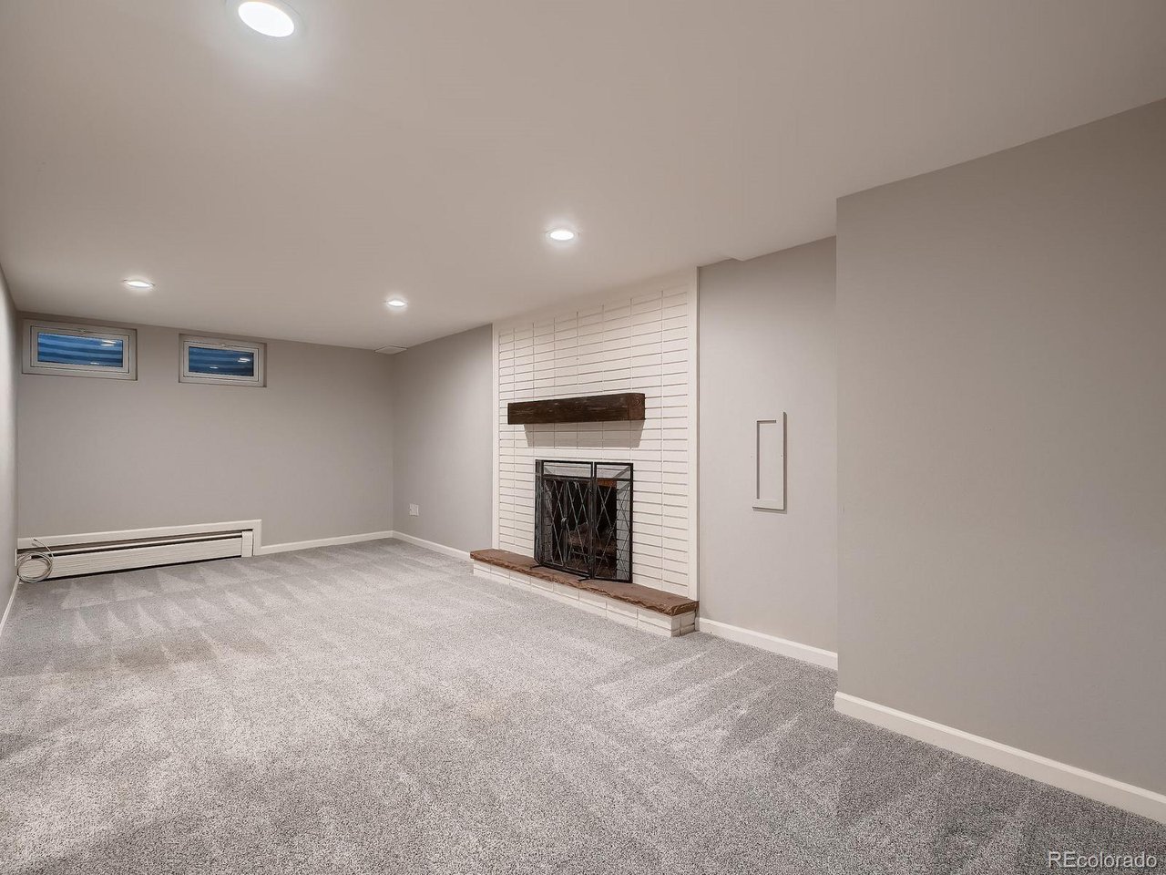 2336 S Fairfax Dr