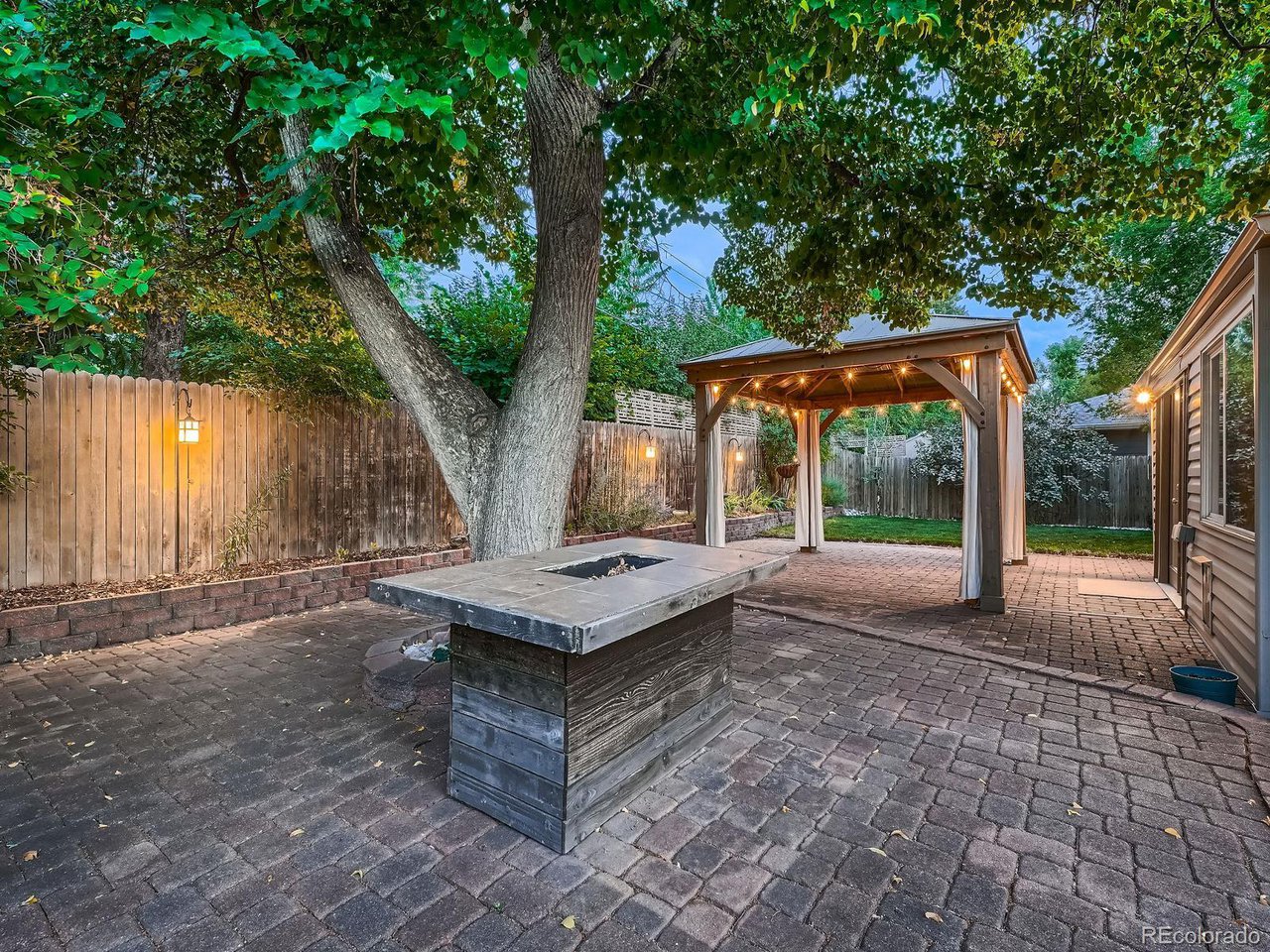 2336 S Fairfax Dr