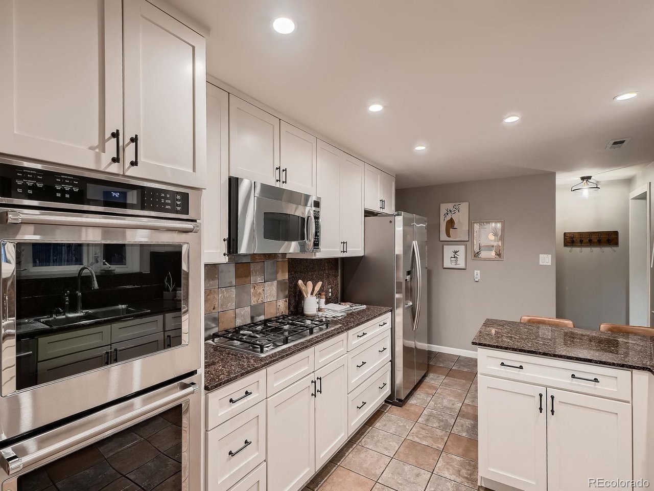 2336 S Fairfax Dr