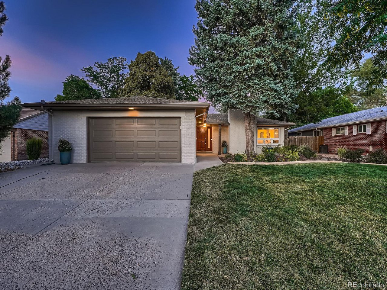 2336 S Fairfax Dr
