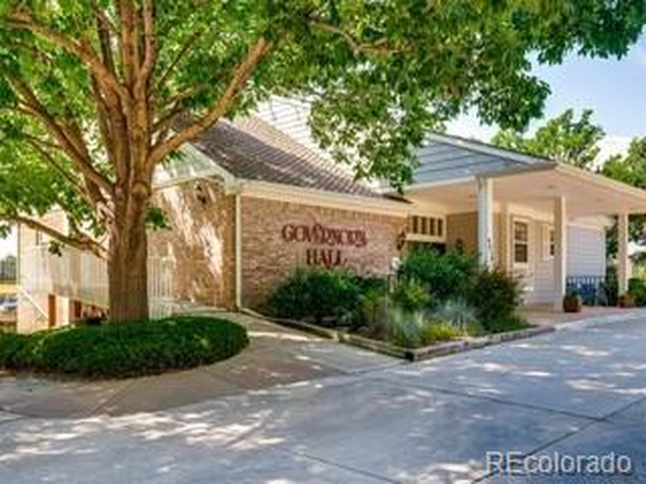8856 W Prentice Ave