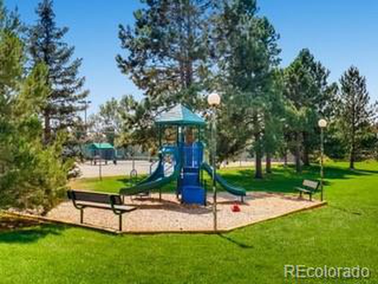 8856 W Prentice Ave