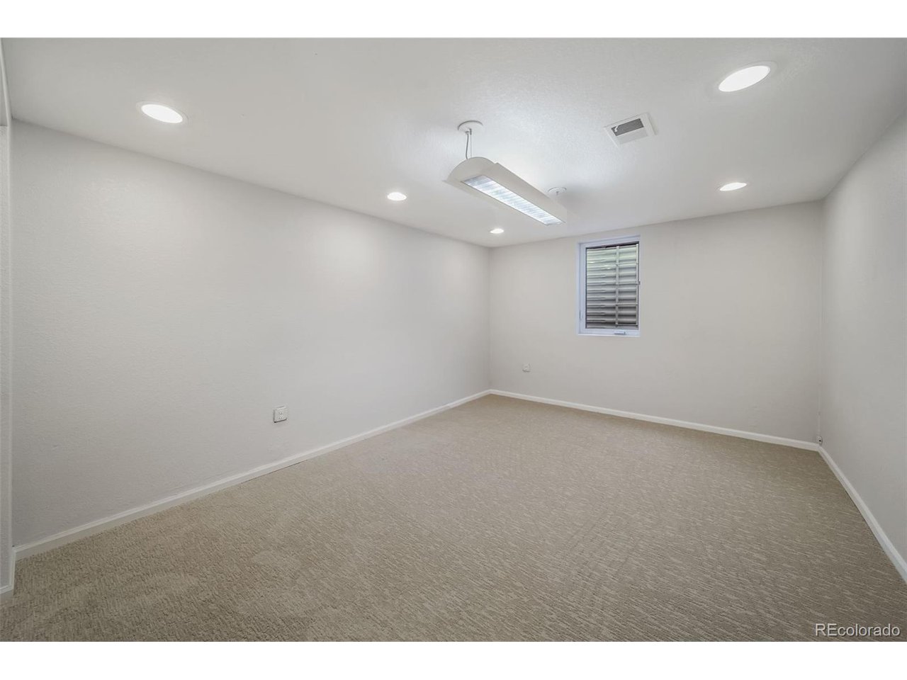 4698 E Bails Pl