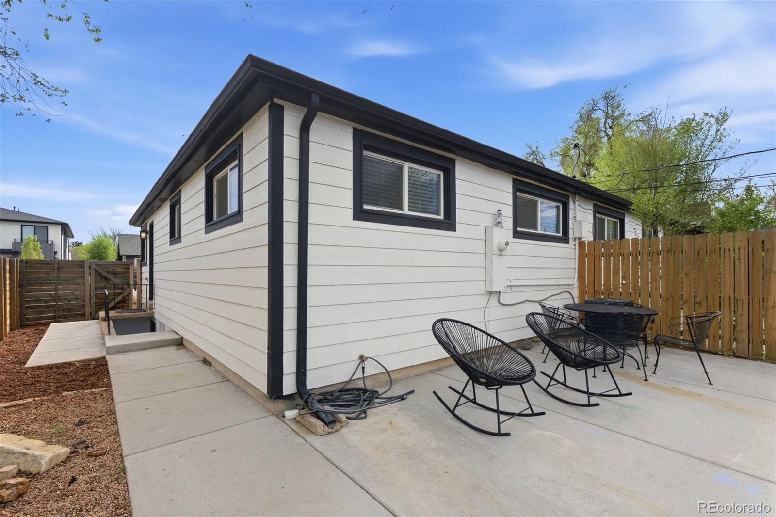 2811-2813 S Delaware Street