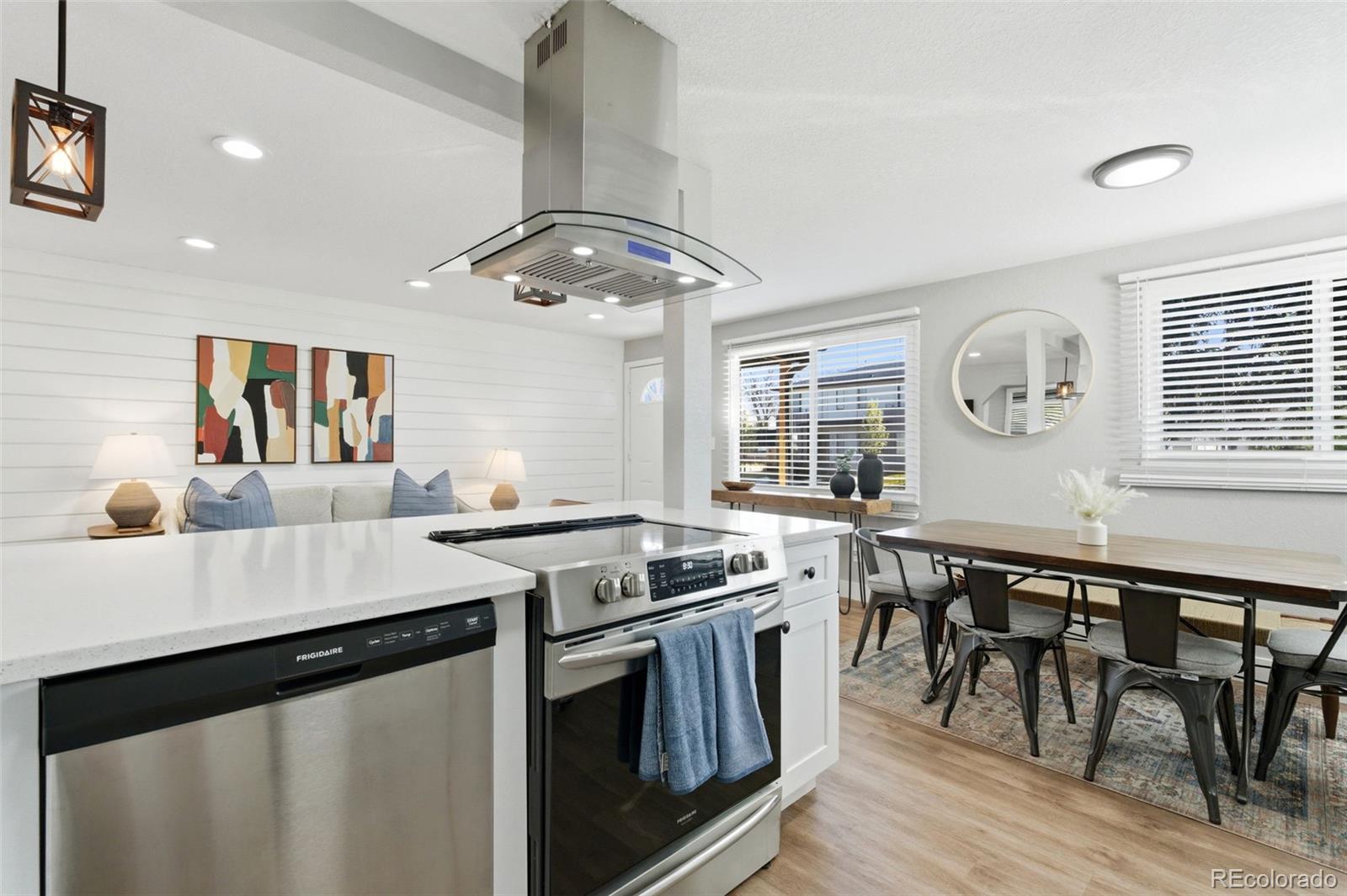 2811-2813 S Delaware Street