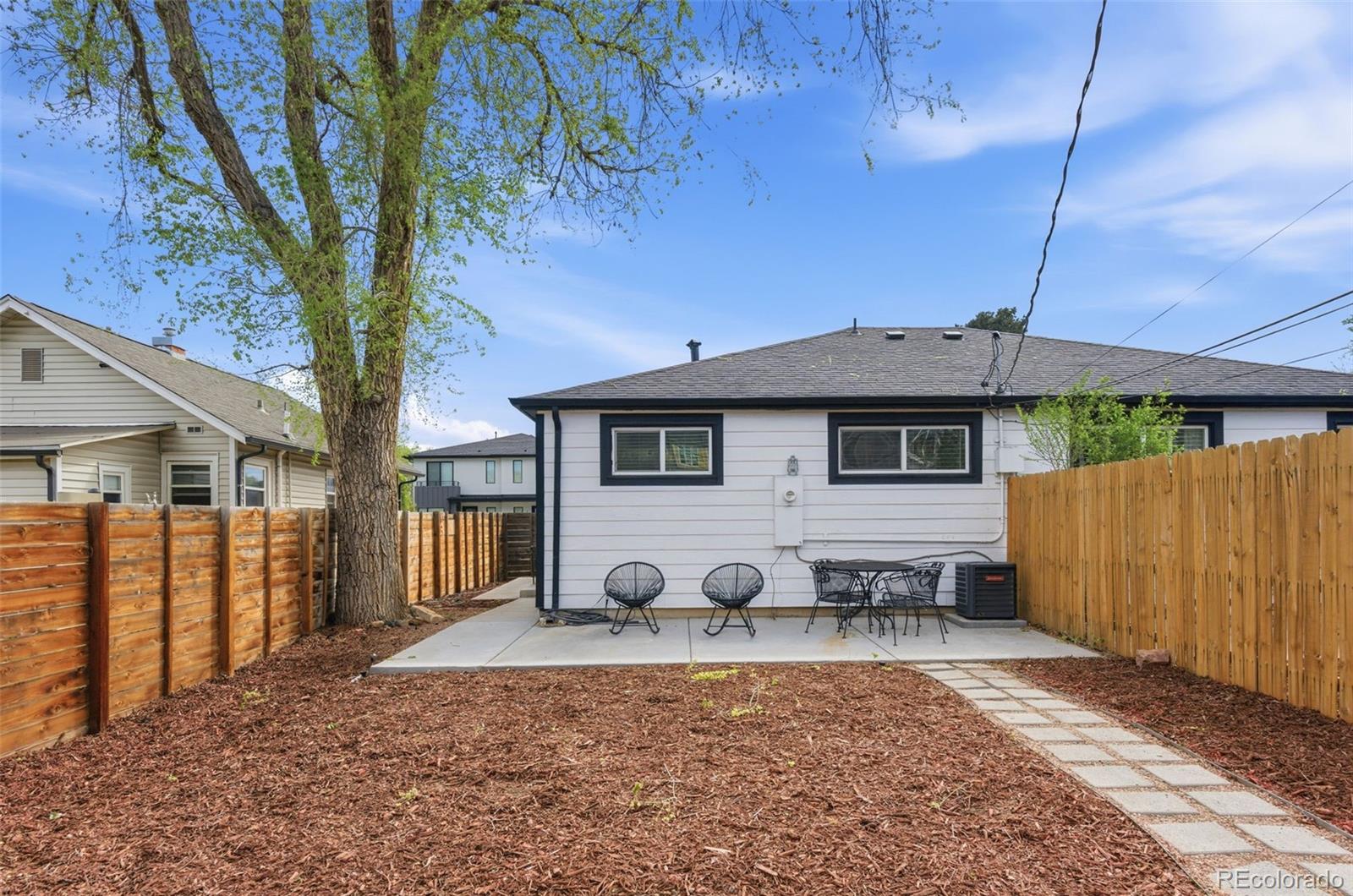 2811-2813 S Delaware Street