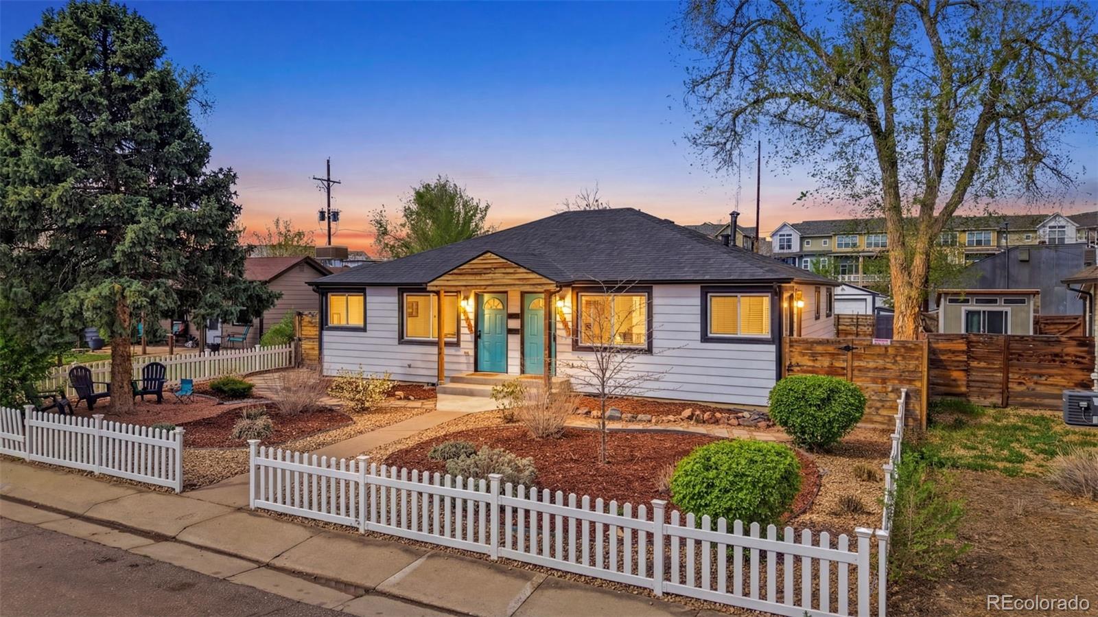 2811-2813 S Delaware Street