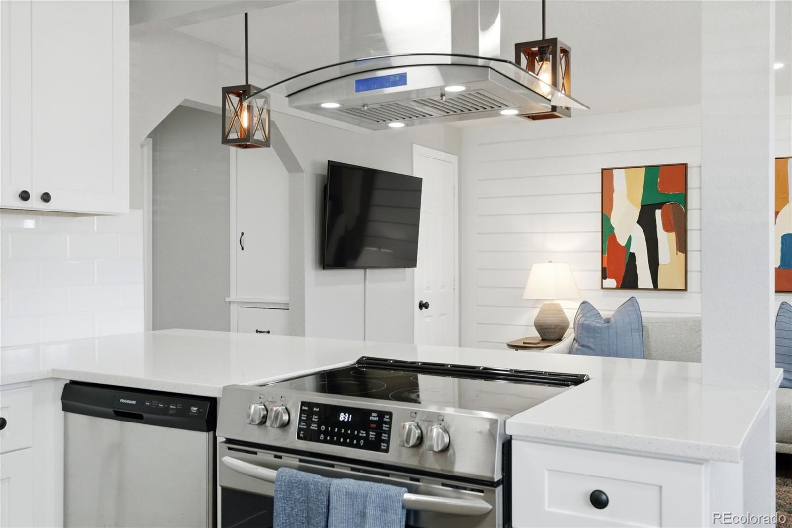 2811-2813 S Delaware Street