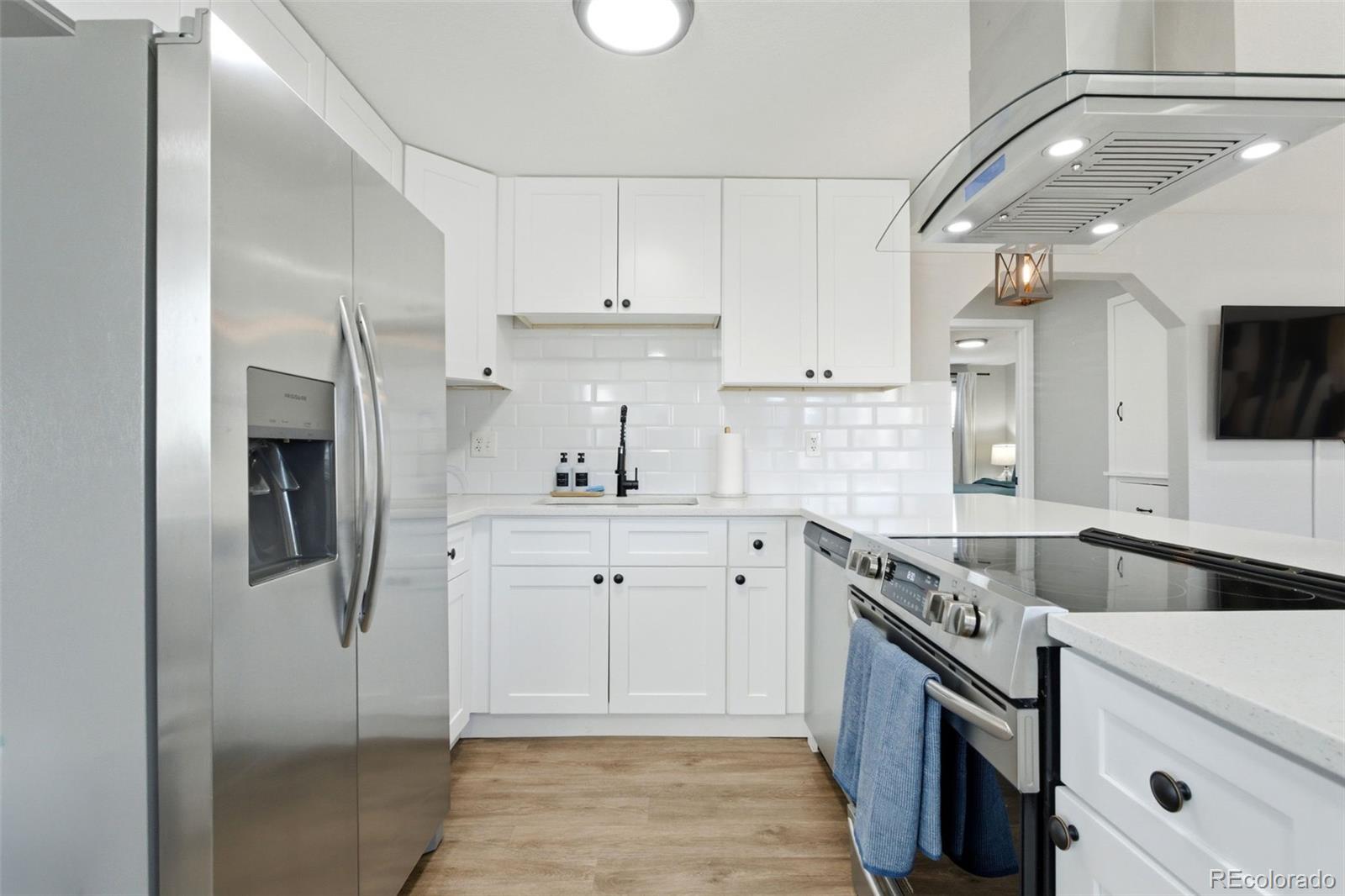 2811-2813 S Delaware Street