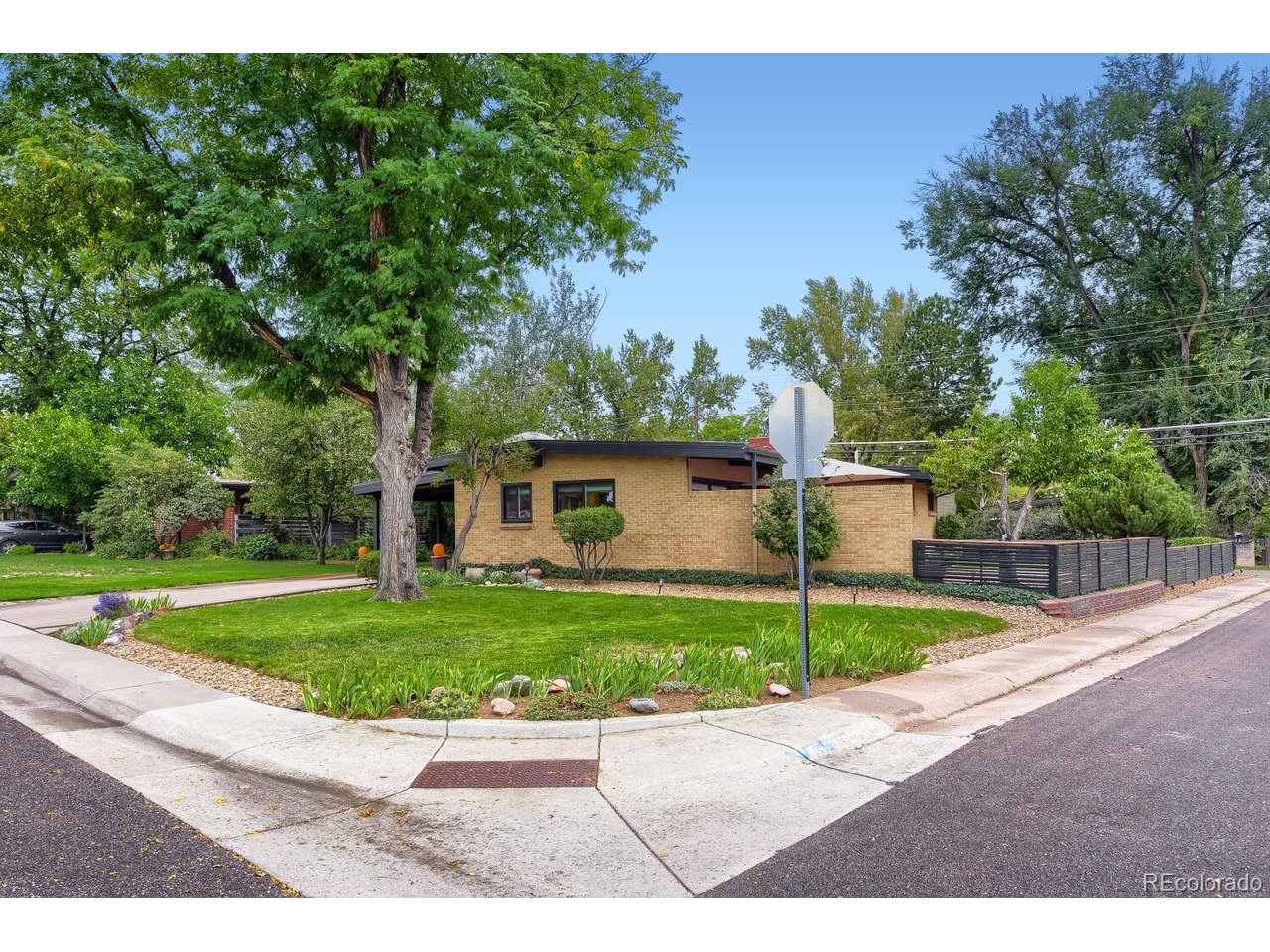 694 W Shepperd Ave
