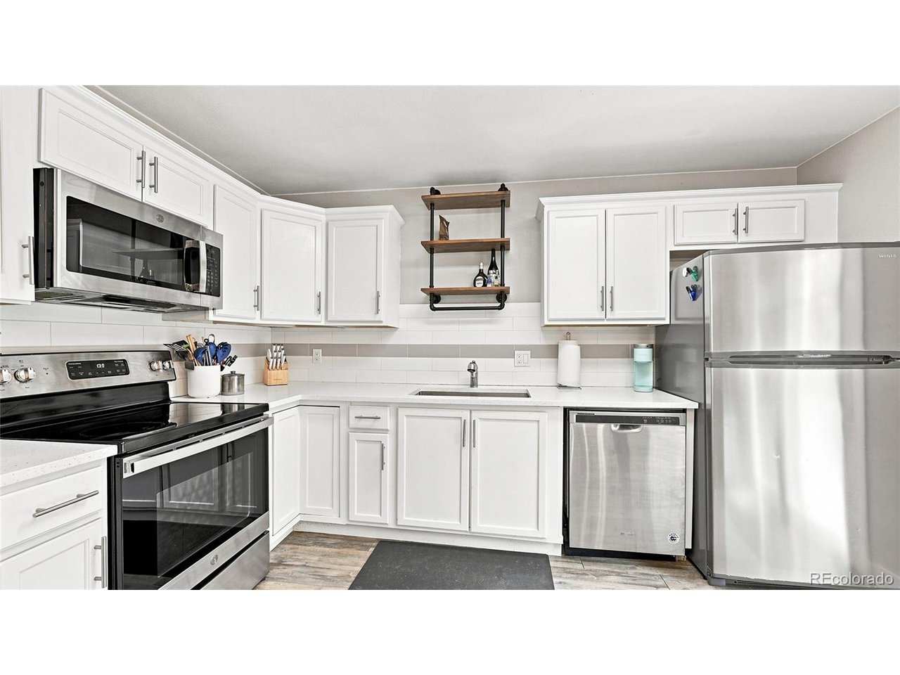 73 S Sable Blvd D16