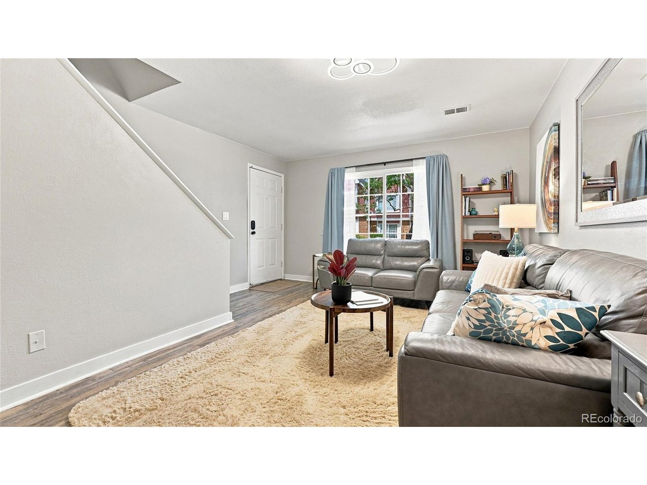 73 S Sable Blvd D16