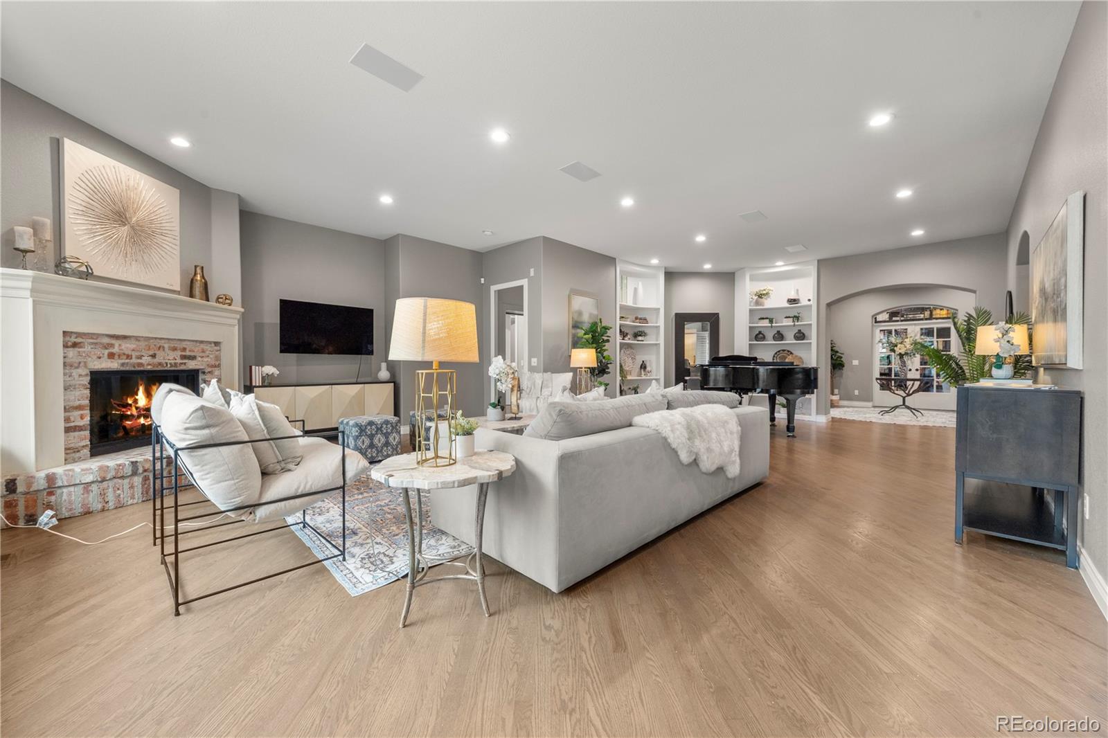 6533 W Prentice Avenue