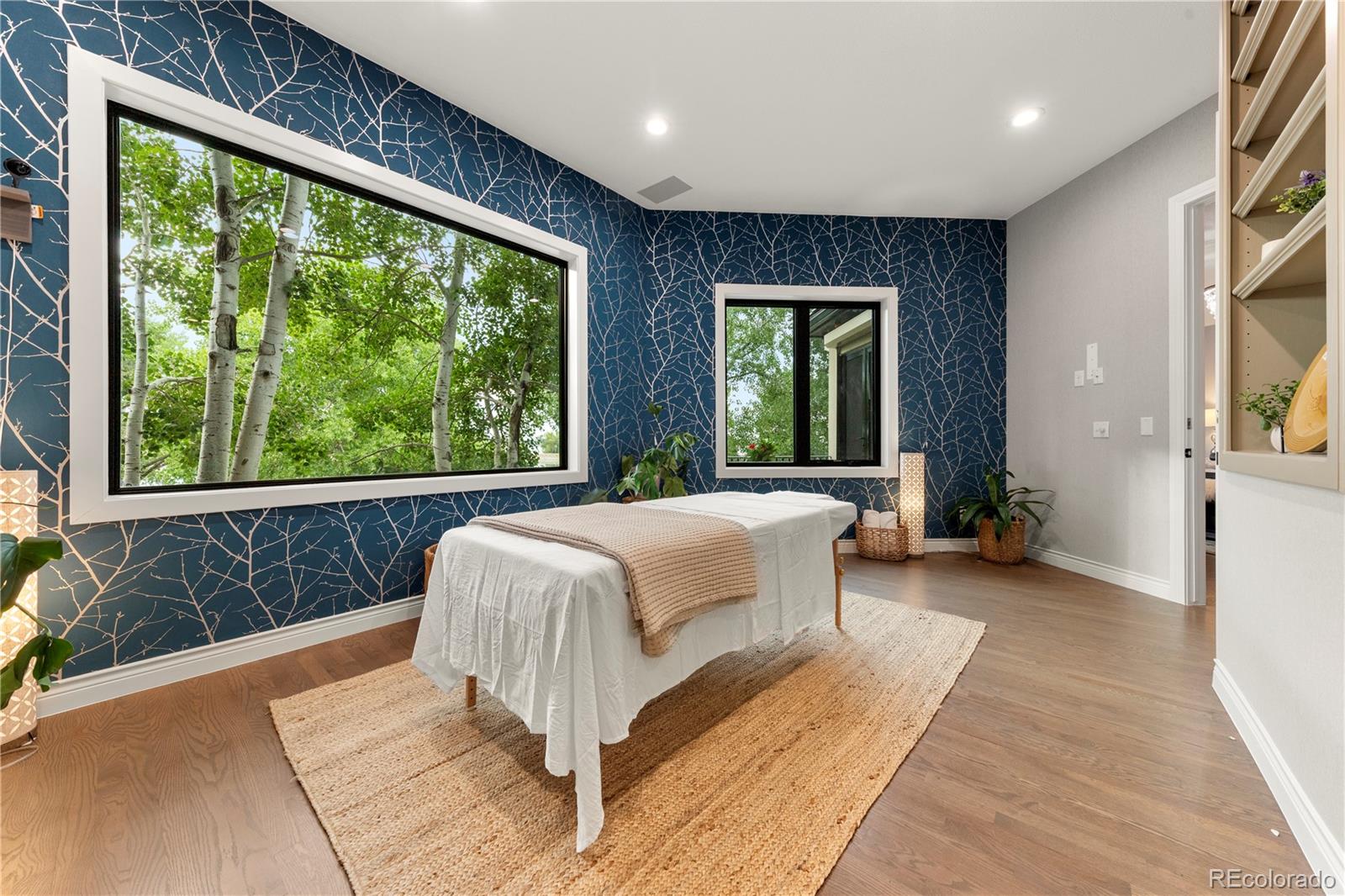 6533 W Prentice Avenue