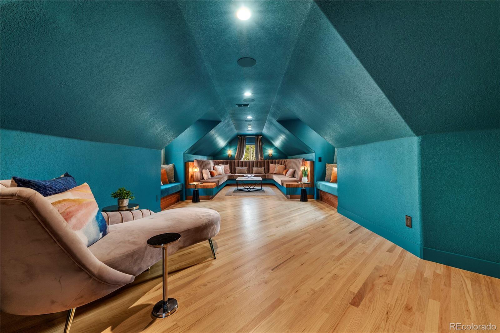 6533 W Prentice Avenue