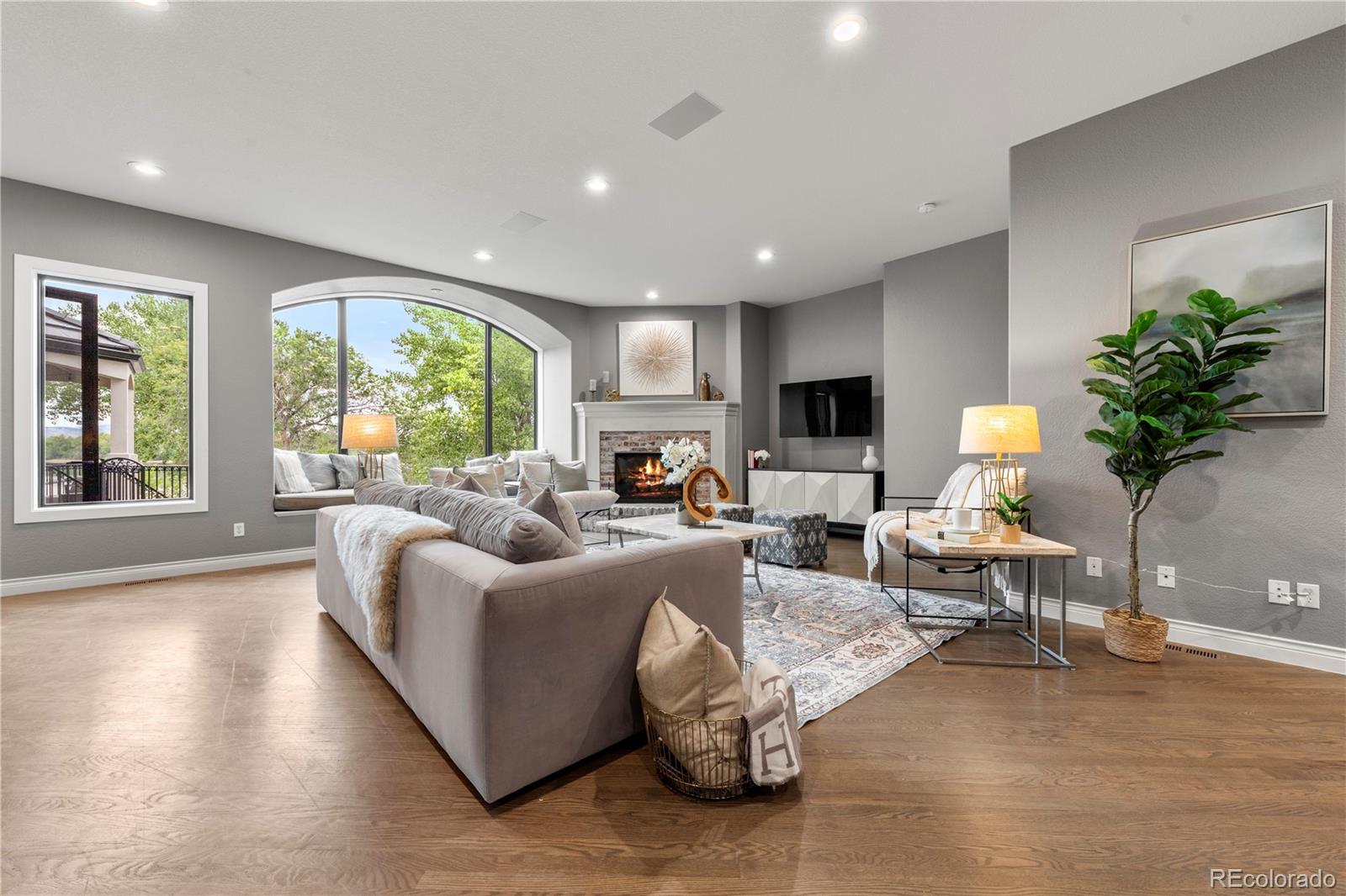 6533 W Prentice Avenue