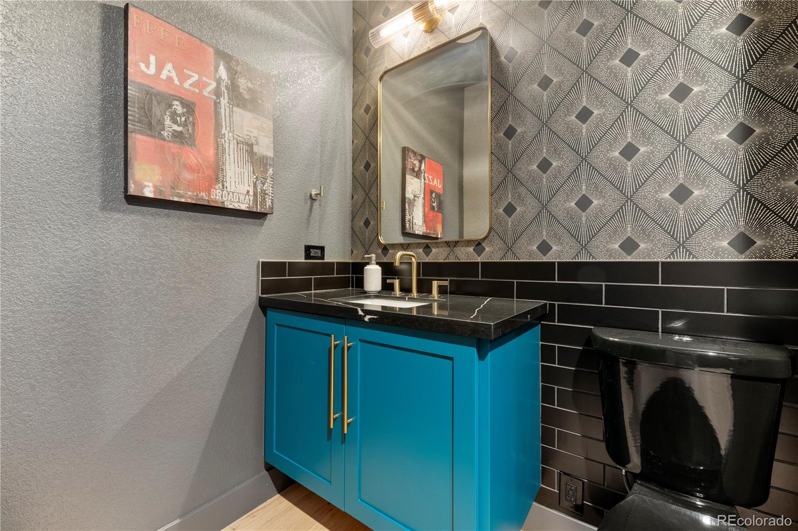 6533 W Prentice Avenue