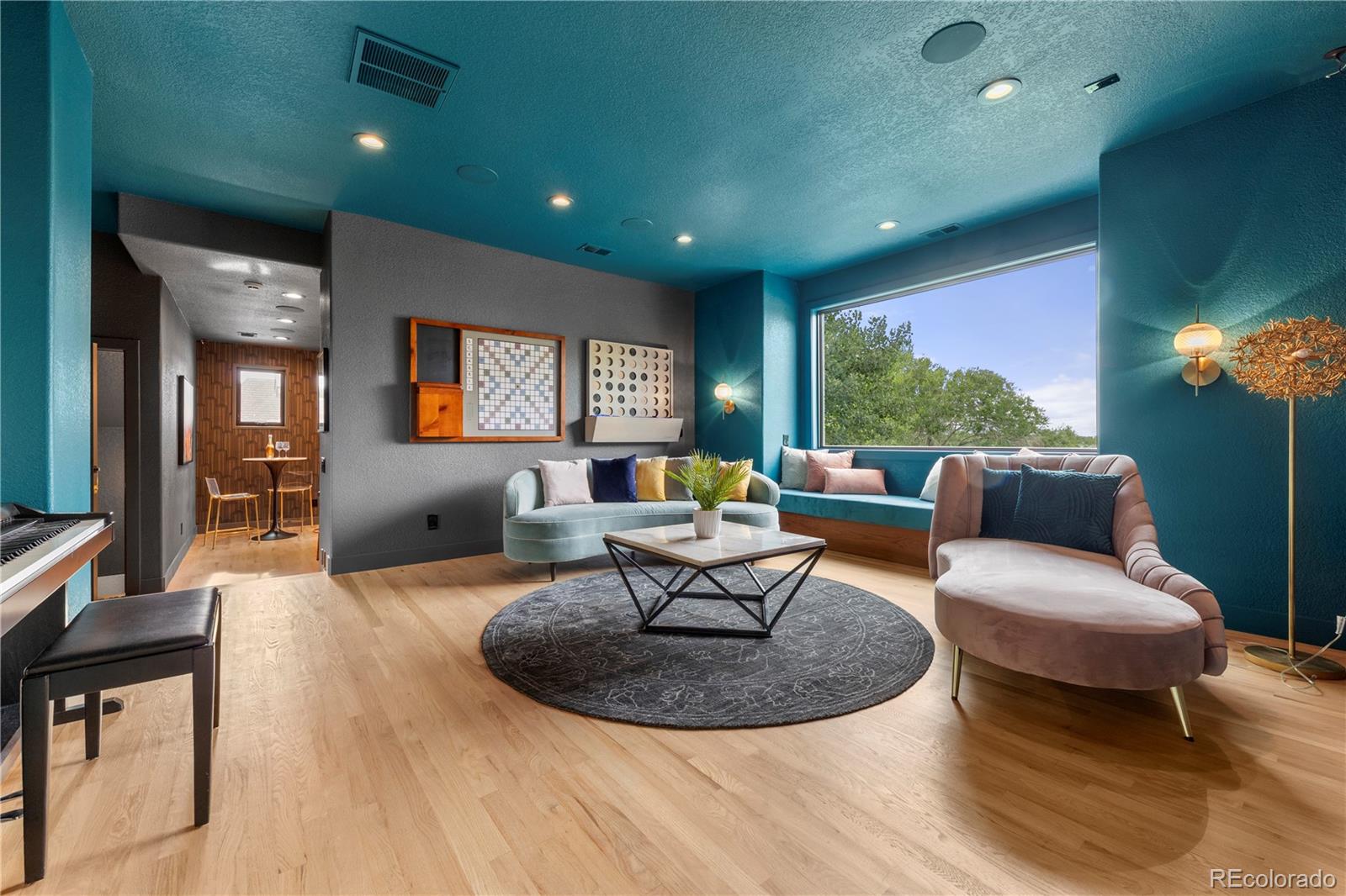 6533 W Prentice Avenue