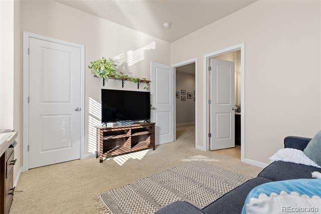 5537 W 72nd Place