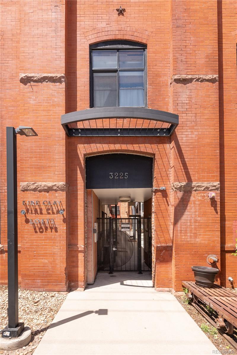 3225 Blake Unit: 27