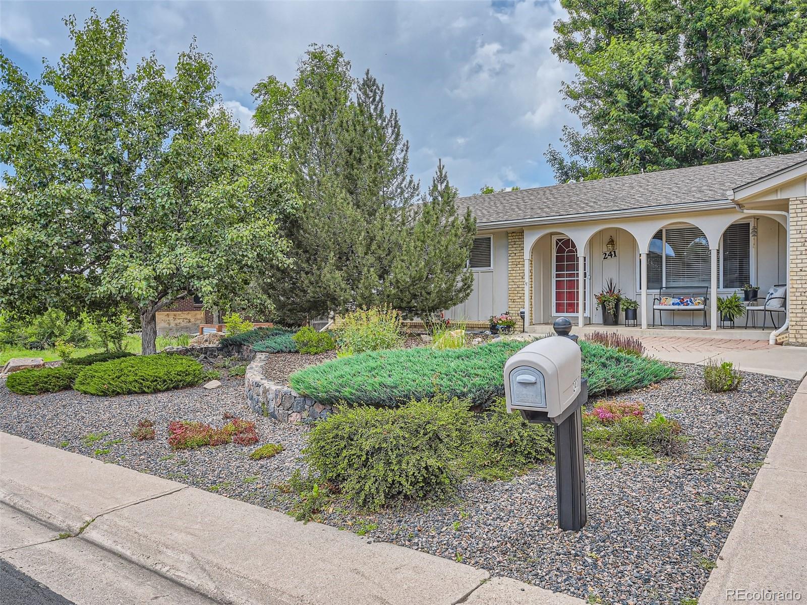 241 W Acoma Drive