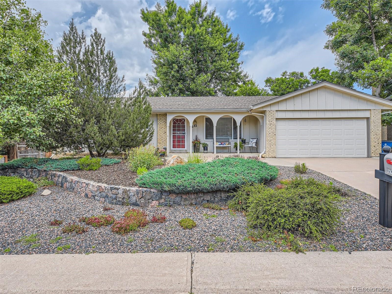 241 W Acoma Drive