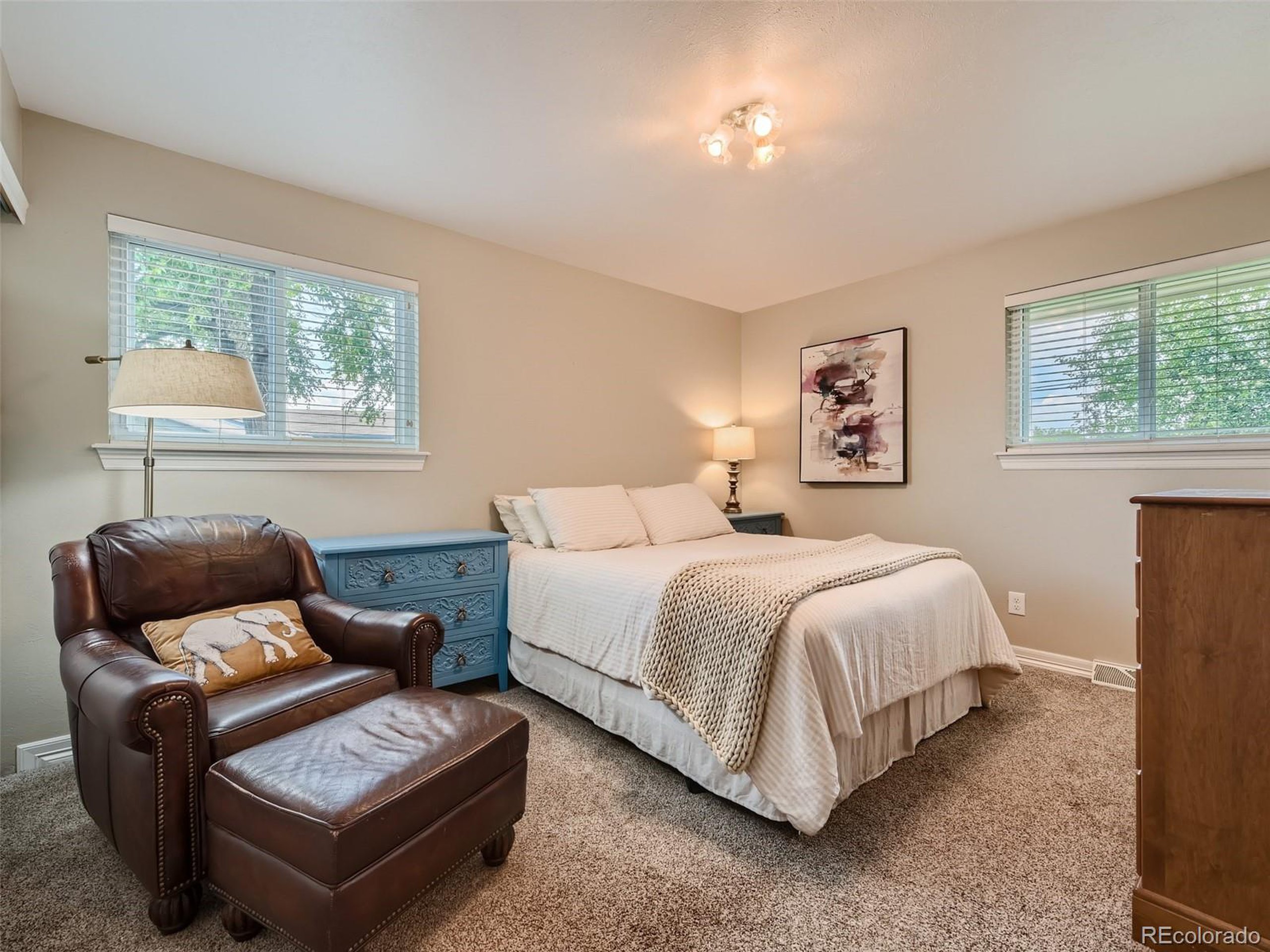 241 W Acoma Dr