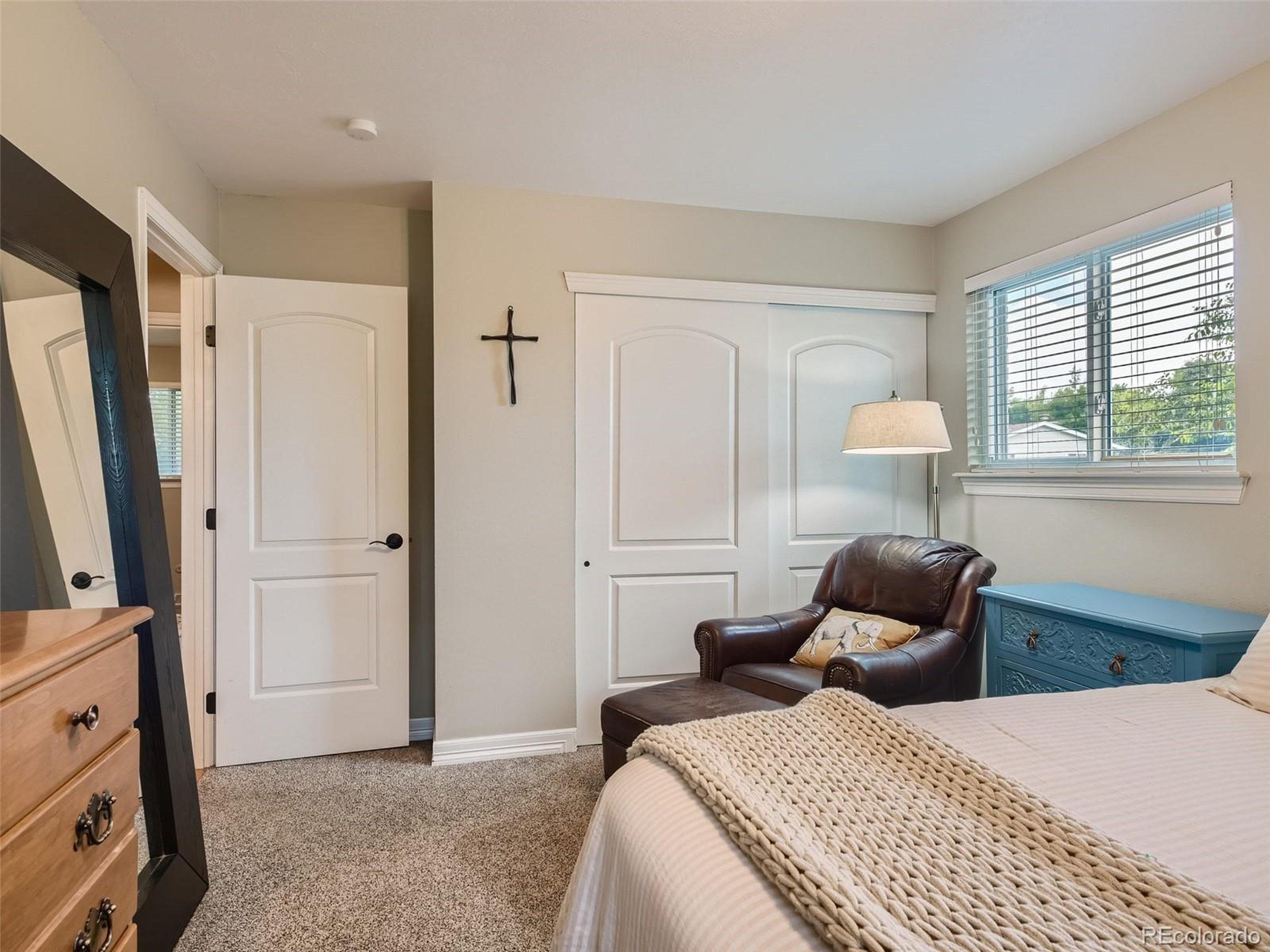 241 W Acoma Dr