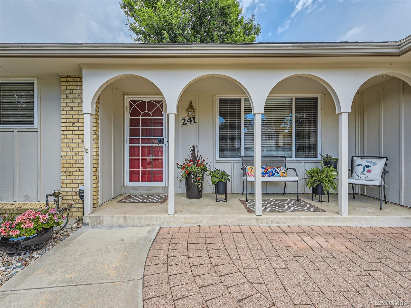 241 W Acoma Drive