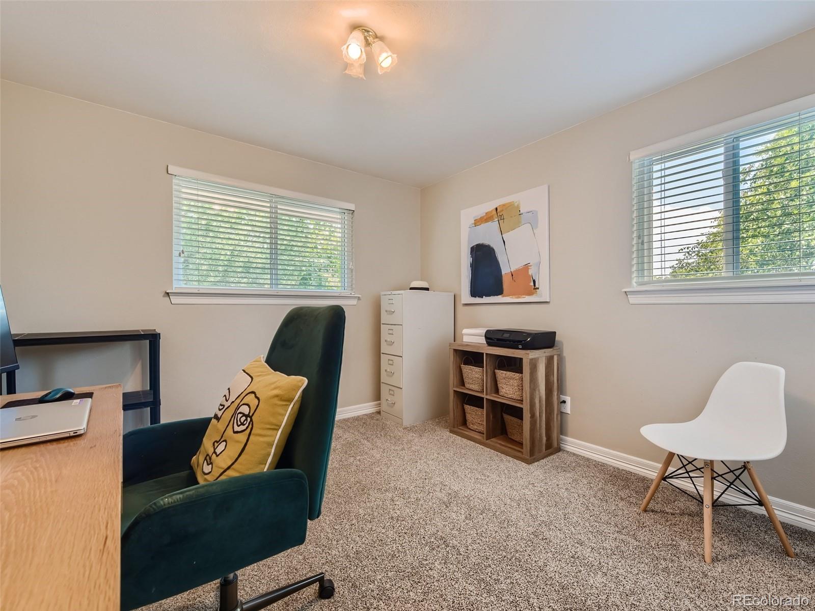 241 W Acoma Drive