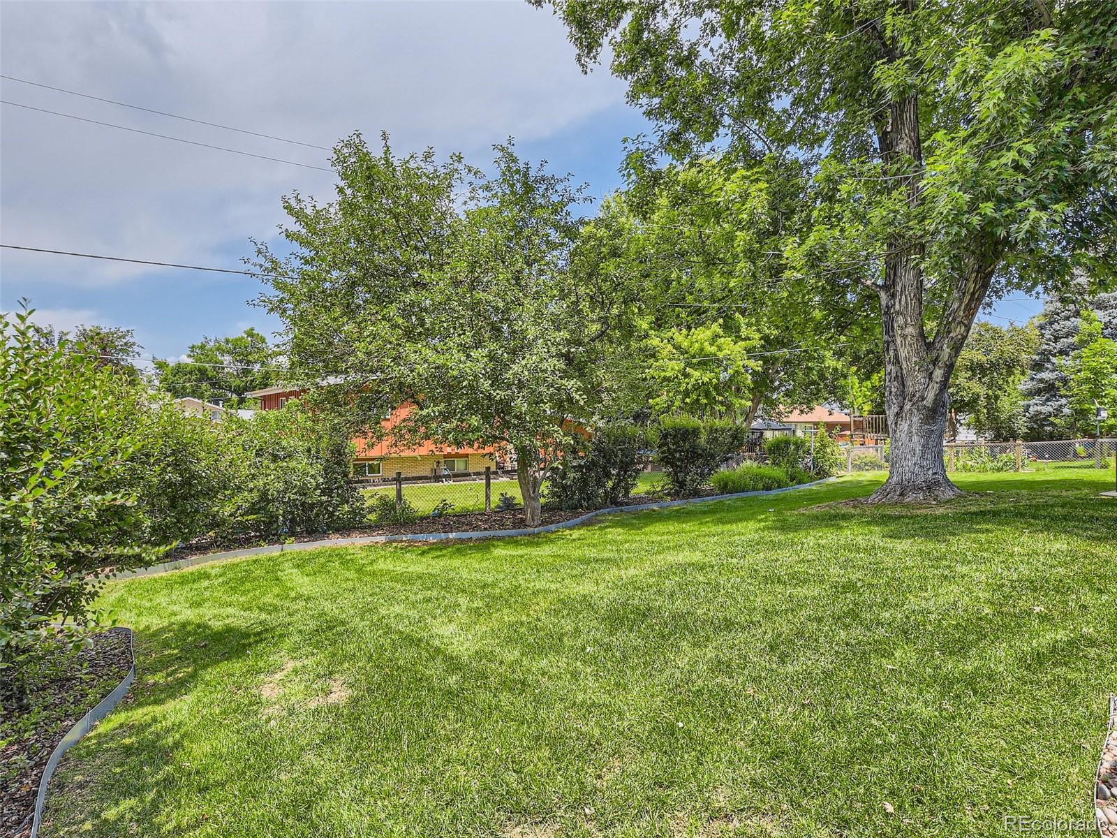 241 W Acoma Drive