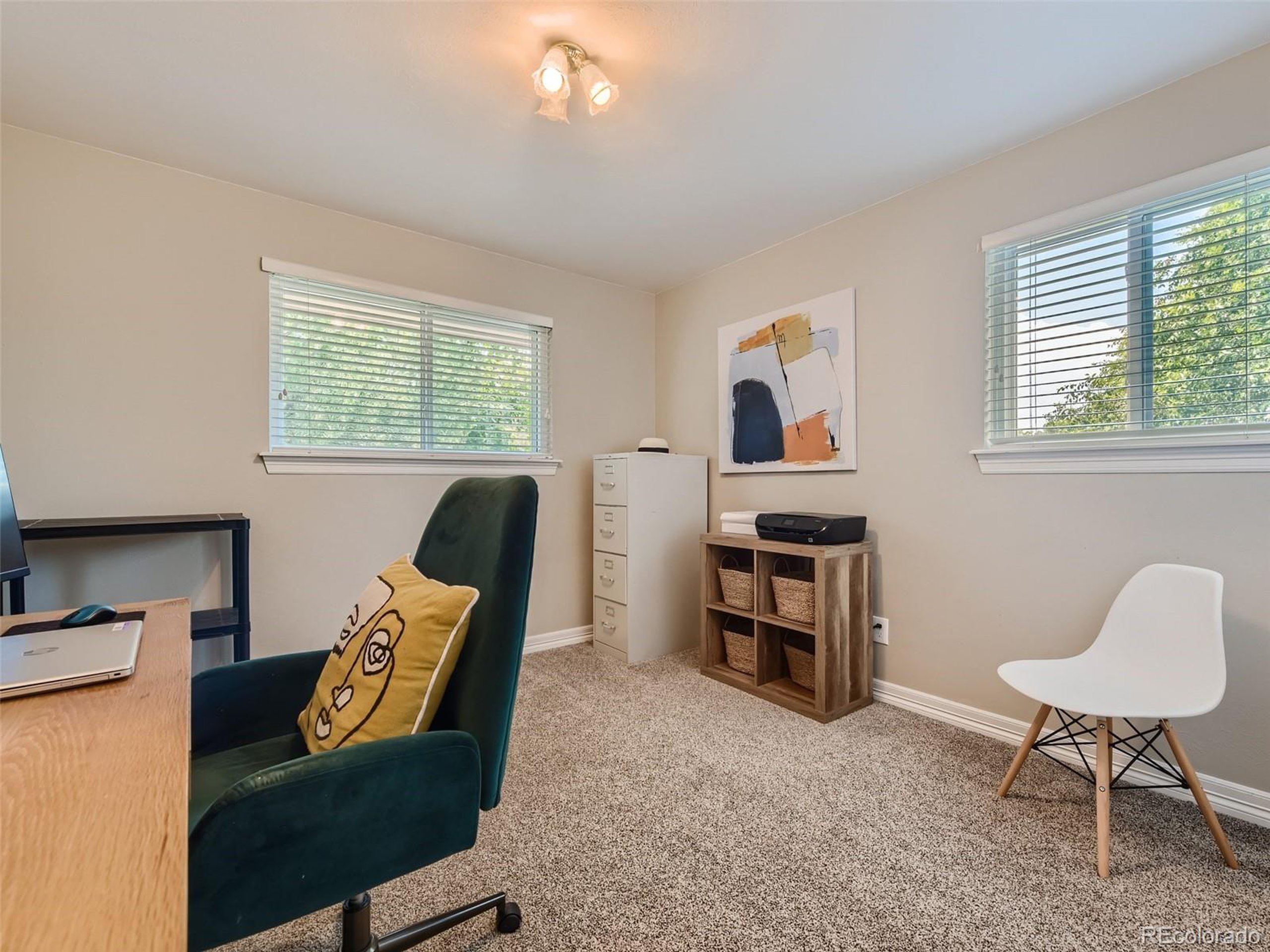 241 W Acoma Dr