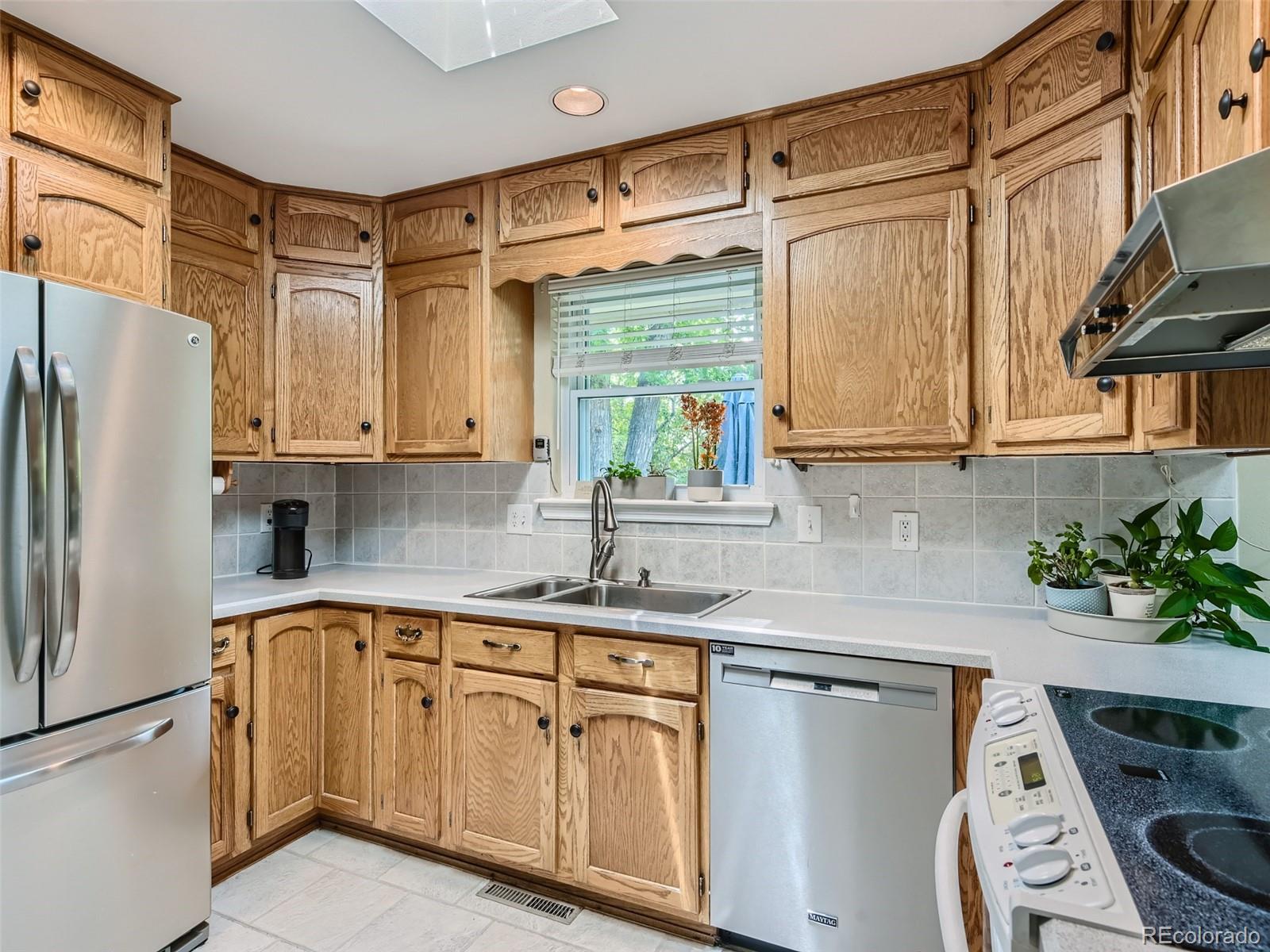 241 W Acoma Drive