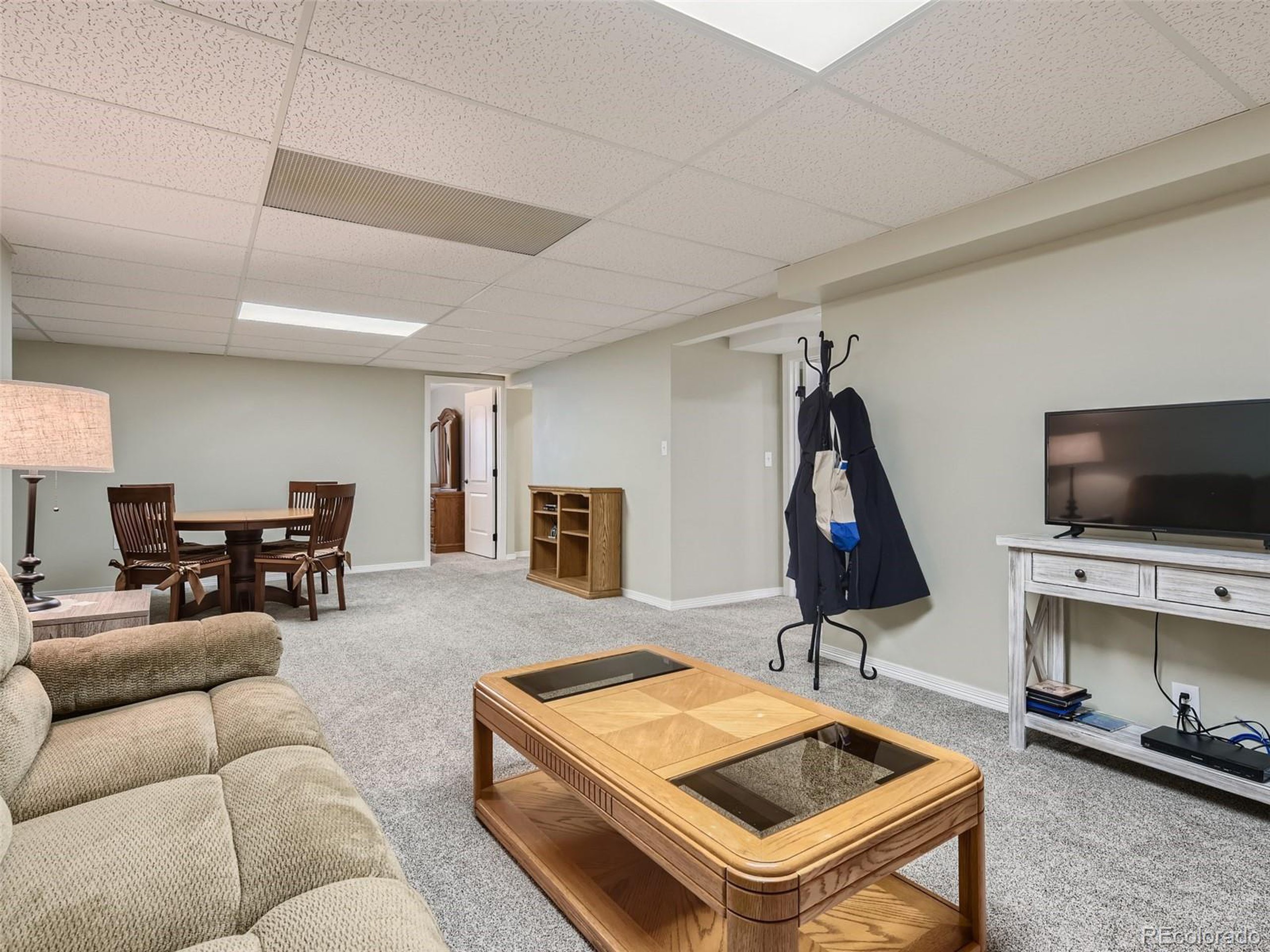 241 W Acoma Dr