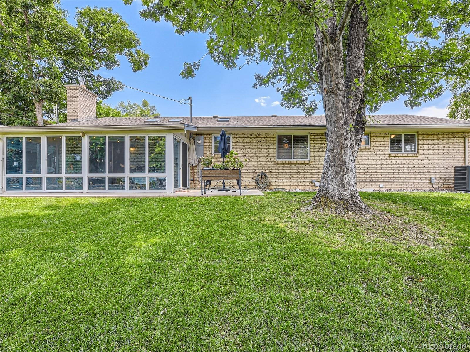 241 W Acoma Drive
