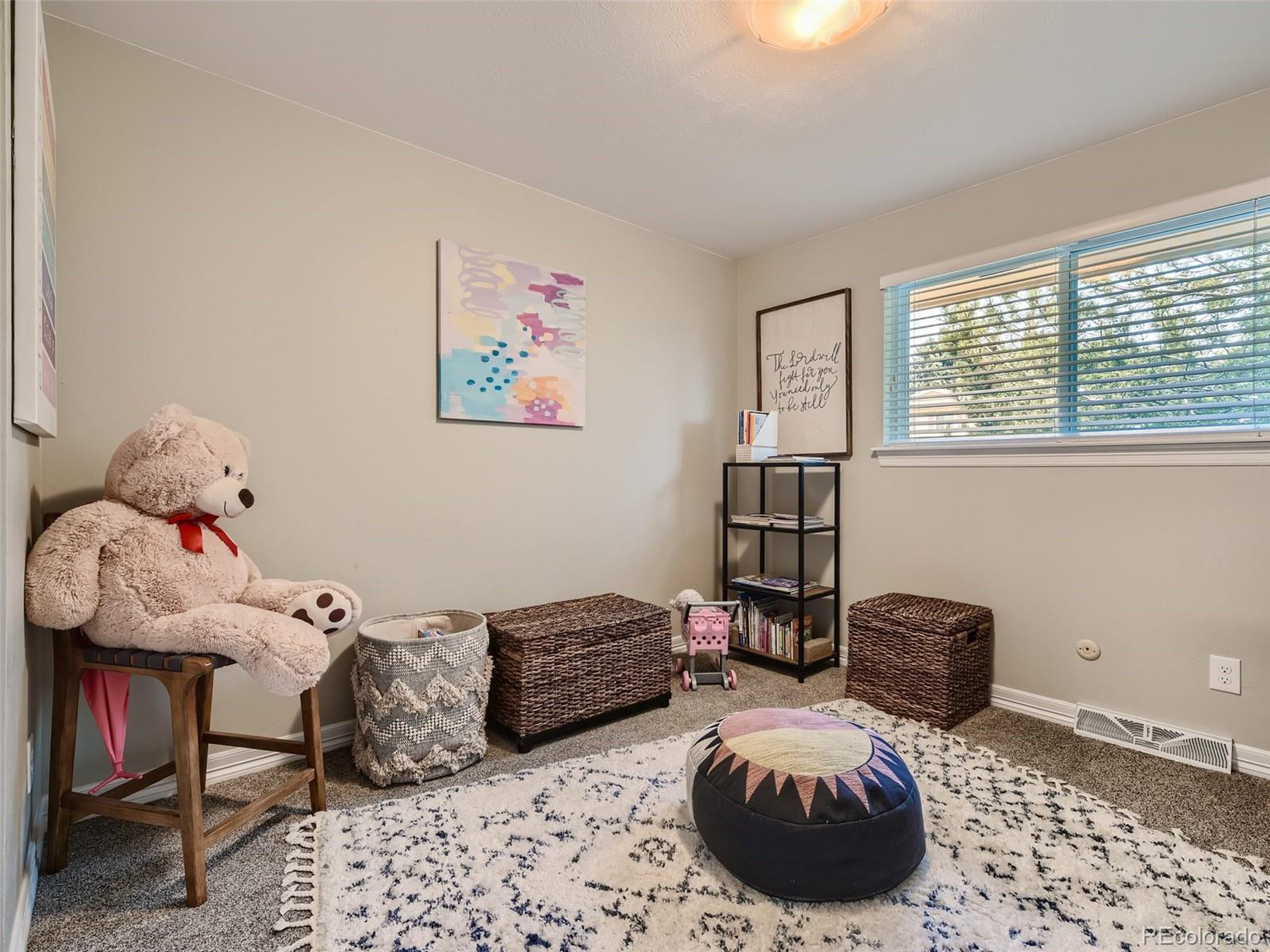 241 W Acoma Dr
