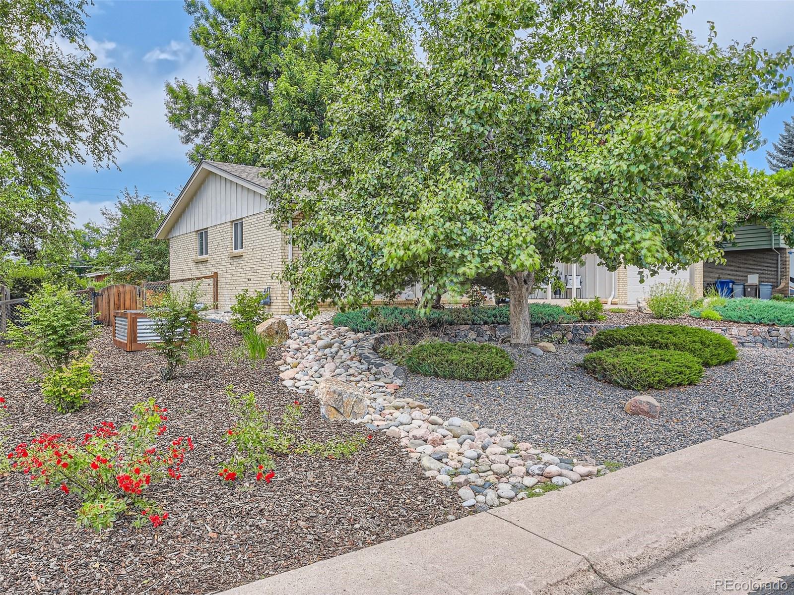 241 W Acoma Drive