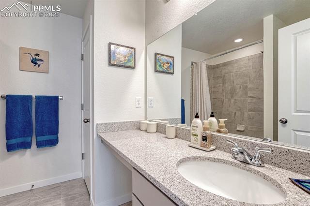 28428 E 8th Place