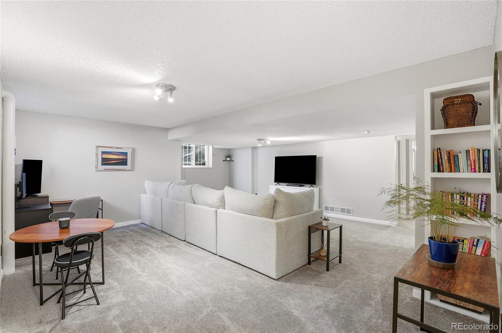 8095 E Colorado Avenue Unit: 2