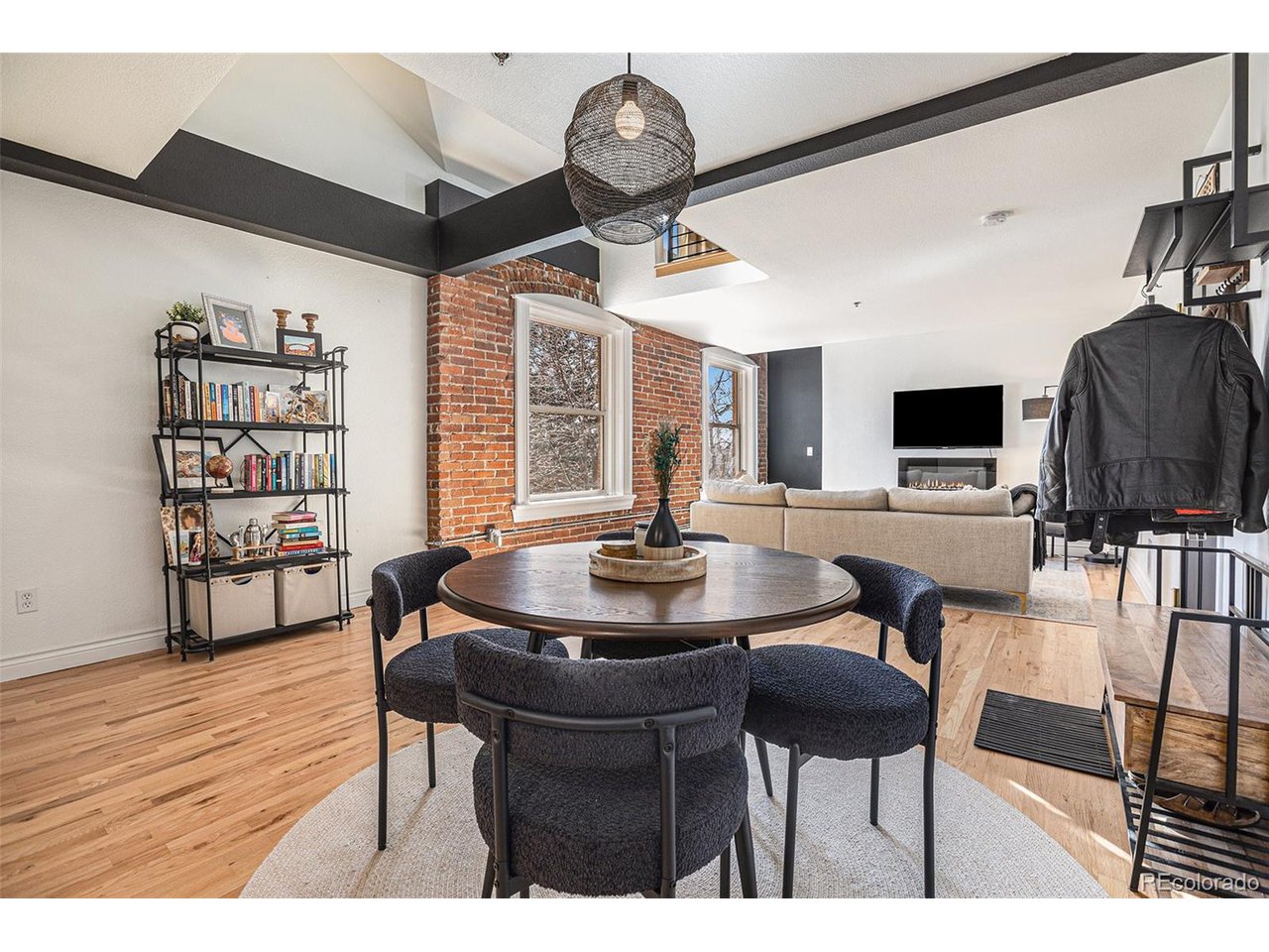 3249 W Fairview Pl 208