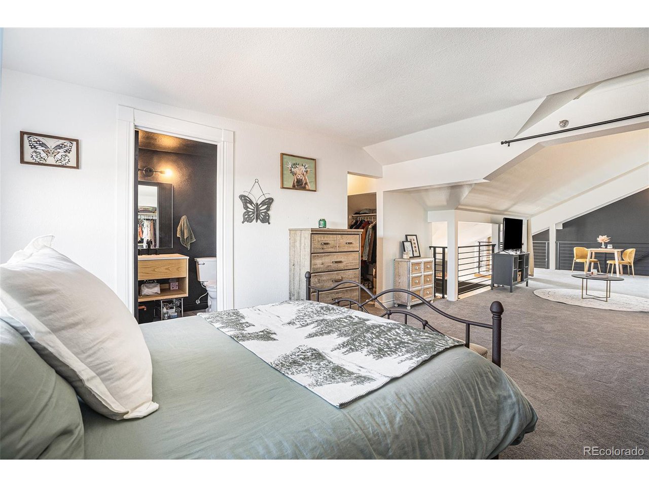 3249 W Fairview Pl 208