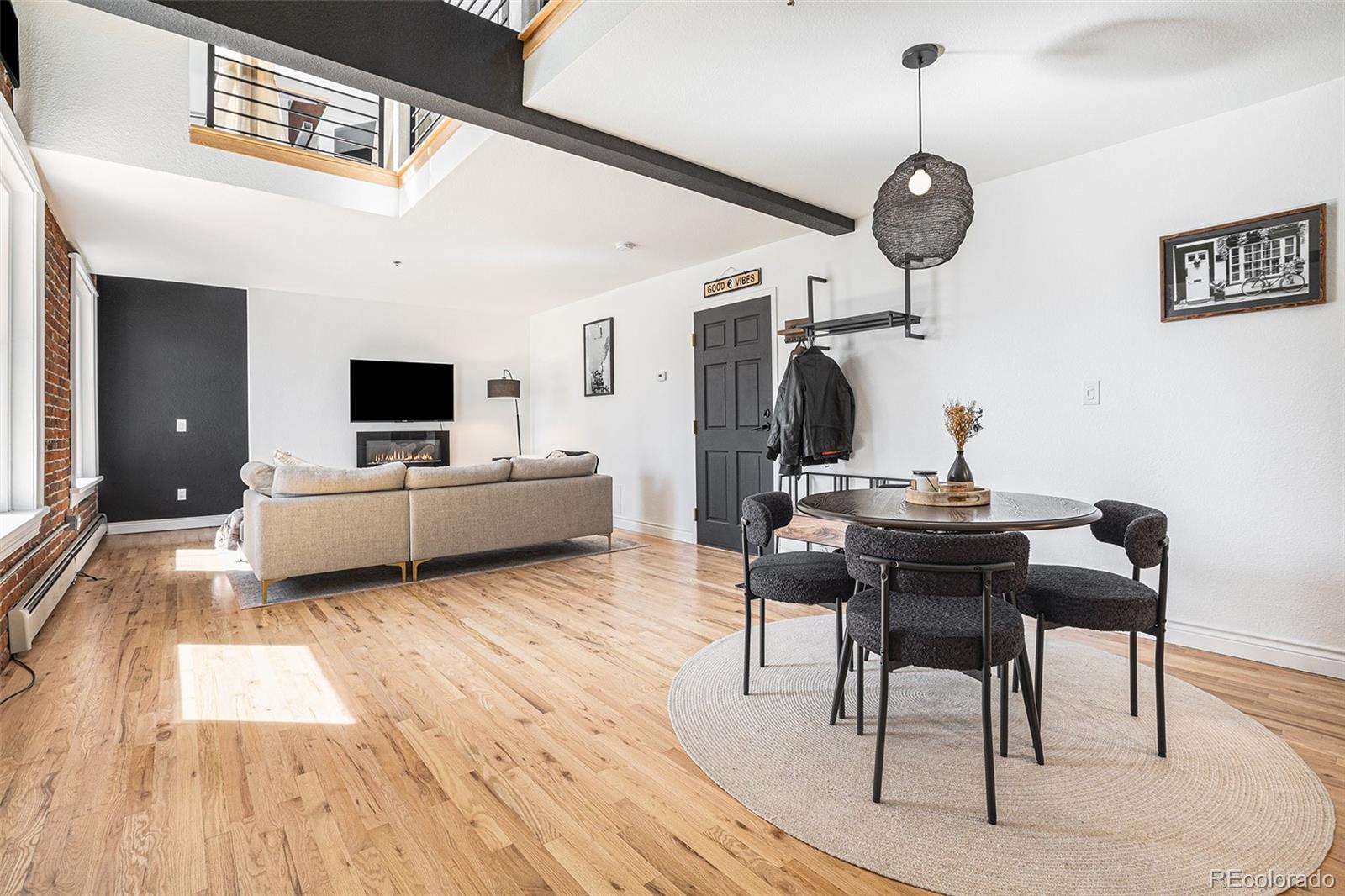 3249 W Fairview Place Unit: 208