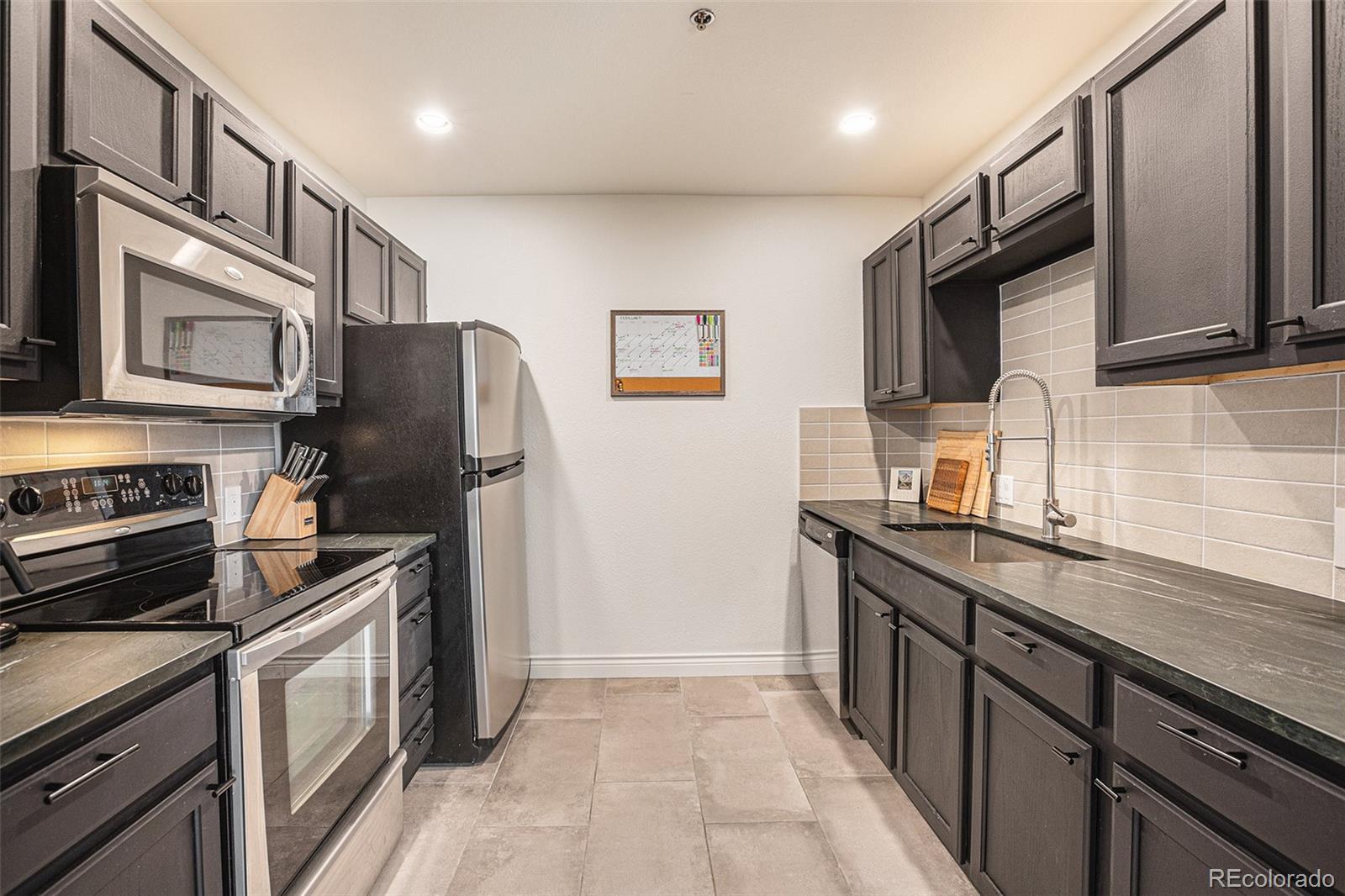 3249 W Fairview Place Unit: 208