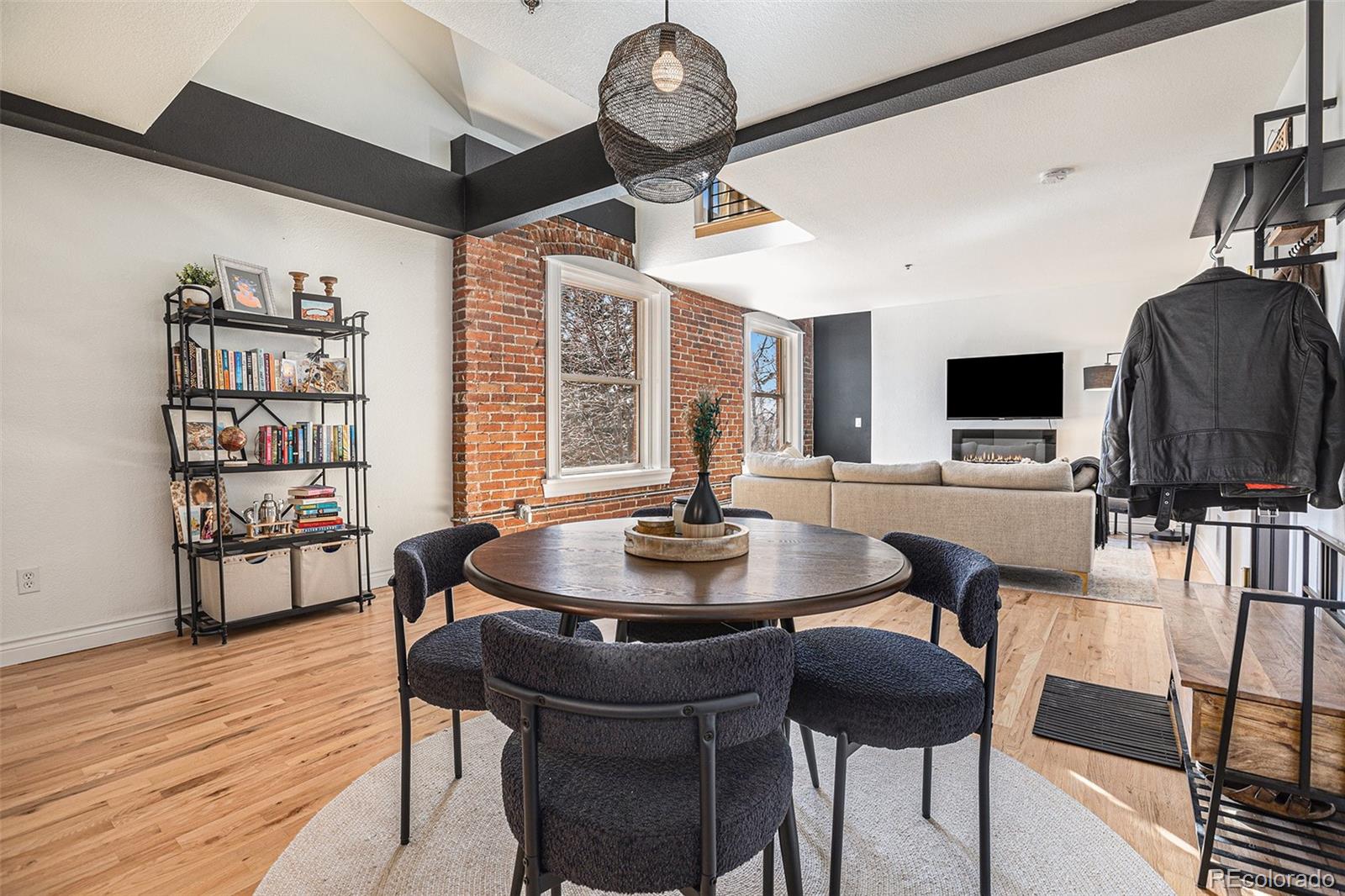 3249 W Fairview Place Unit: 208