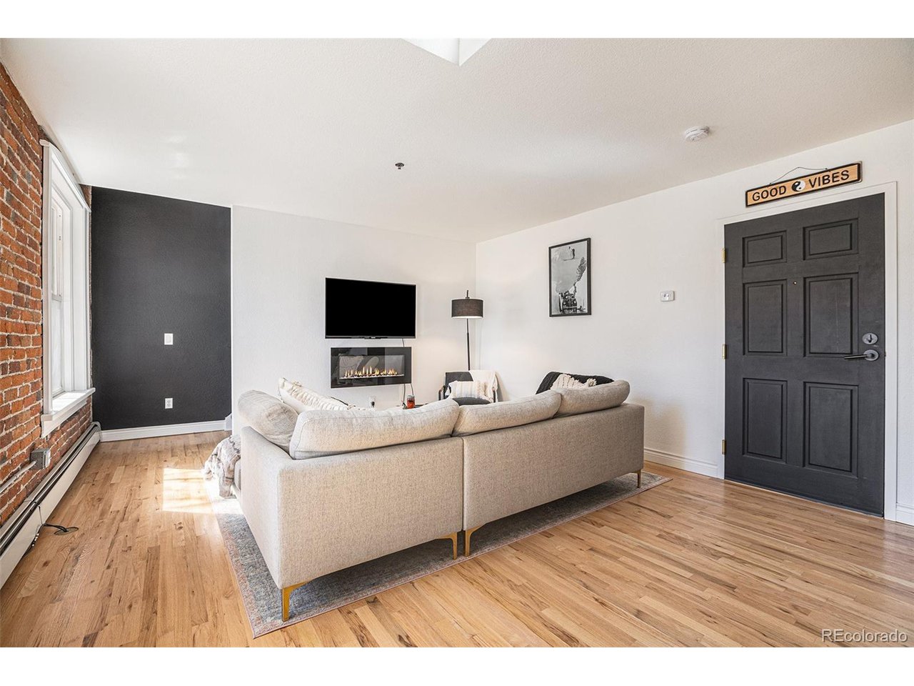 3249 W Fairview Pl 208
