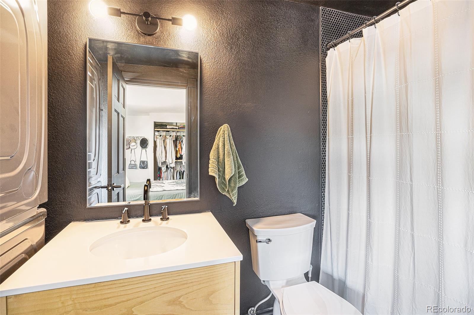 3249 W Fairview Place Unit: 208