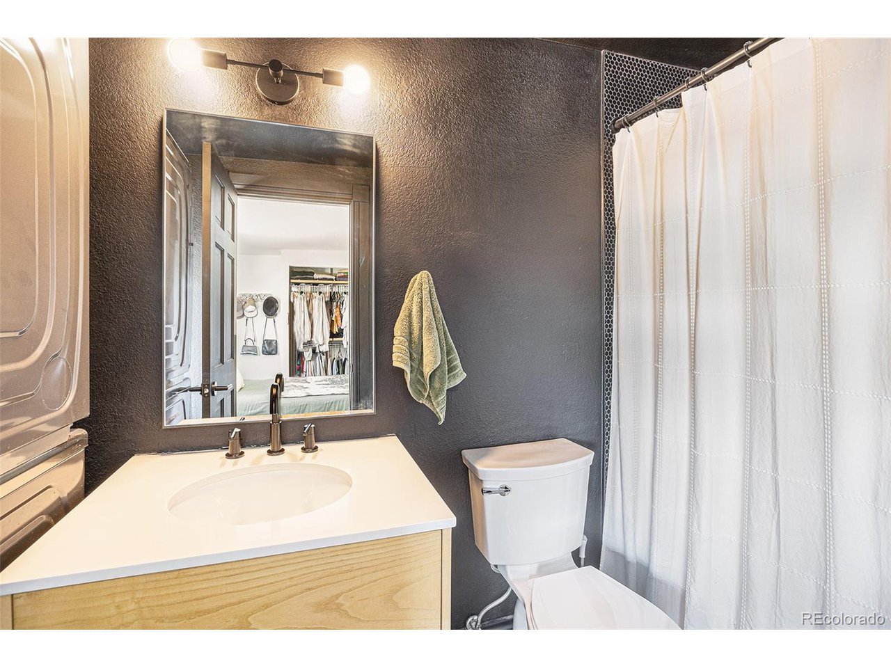 3249 W Fairview Pl 208